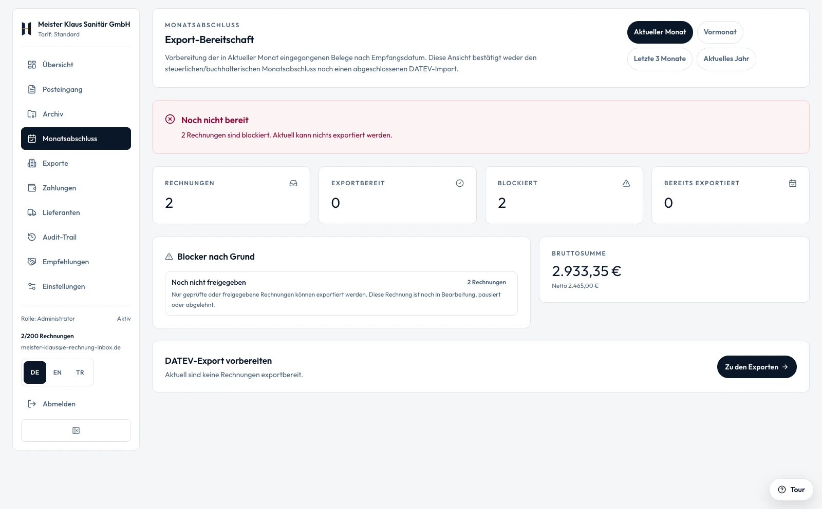 Monatsabschluss-Ansicht mit Vollständigkeit und Bearbeitungsstatus